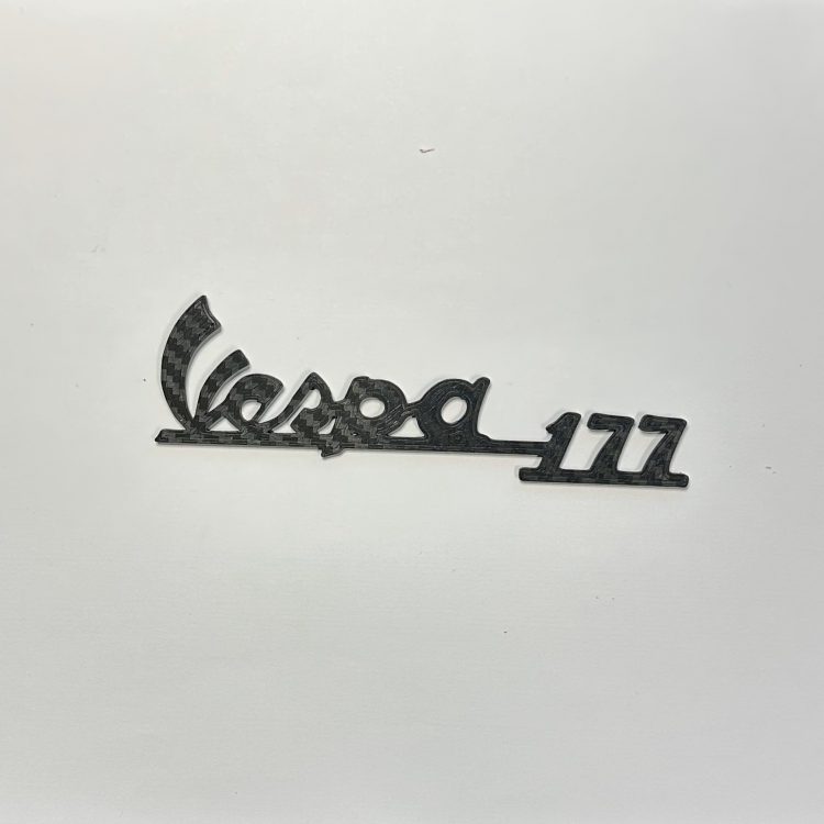 Vespa_177 Schriftzug für Beinschild Carbon Look
