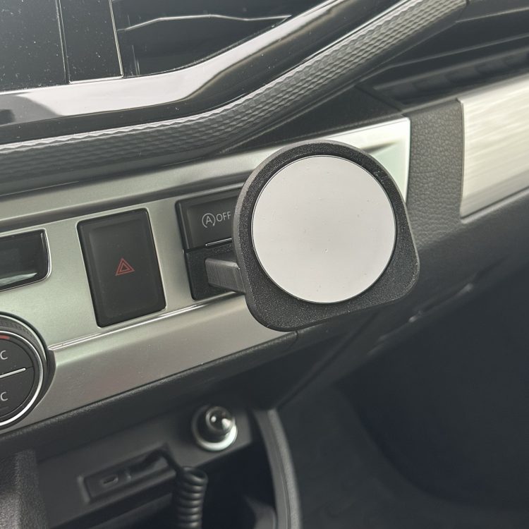 T6.1 Halterung Blindschalterschacht MagSafe Magnetplatte