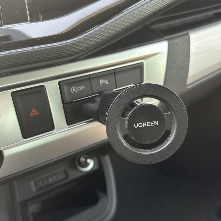 T6.1 Halterung Blindschalterschacht incl. UGREEN MagSafe Adapter